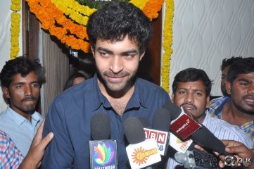 Mukunda Movie Hungama at Sandhya Theatre